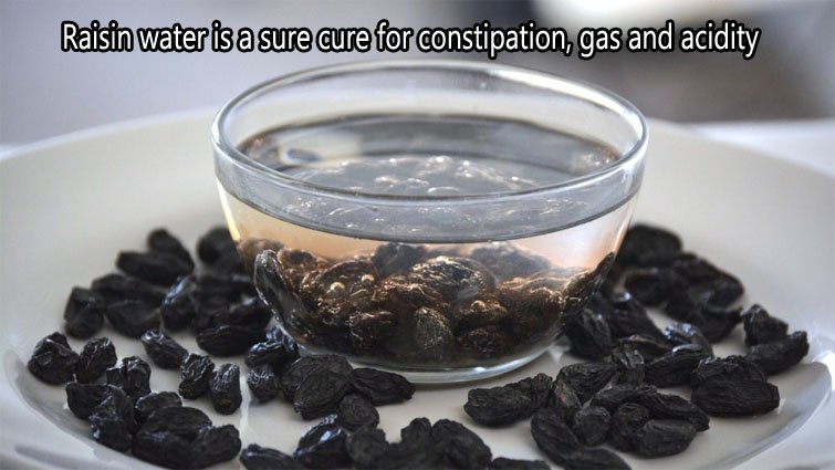 आंतों की सफाई से लेकर पाचन तक: मुनक्के का पानी कैसे करता है कमाल