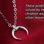 बच्चों को चांदी का आधा चंद्रमा क्यों पहनाना चाहिए? जानिए ज्योतिषीय कारण और फायदे