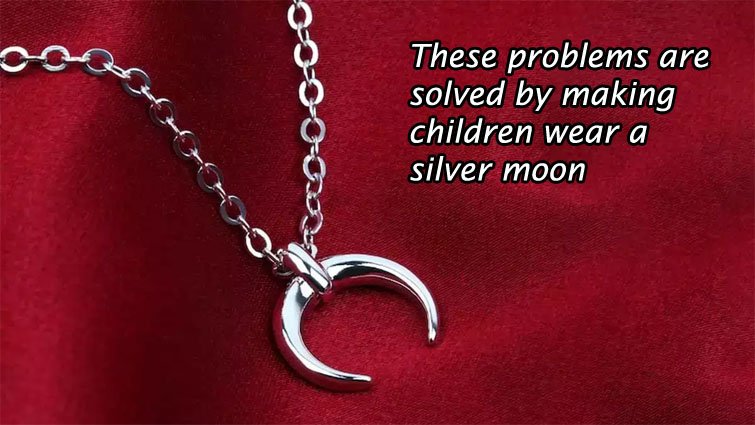 बच्चों को चांदी का आधा चंद्रमा क्यों पहनाना चाहिए? जानिए ज्योतिषीय कारण और फायदे
