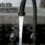 घर की समृद्धि में आ सकती है रुकावट, वास्तु शास्त्र में क्यों मना है सीढ़ियों के नीचे नल?