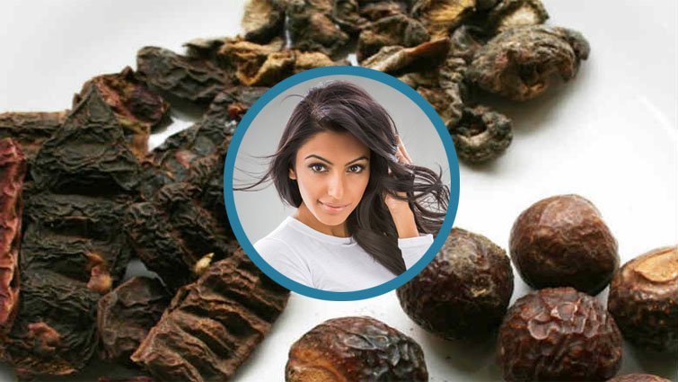 जानिए कैसे आंवला-रीठा-शीकाकाई पाउडर से करें बालों की गहराई से देखभाल