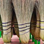 Broom remove poverty: कृष्ण पक्ष में झाड़ू खरीदने के चमत्कारी फायदे, क्यों माना जाता है शुभ