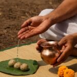 घर पर पितृ तर्पण कैसे करें: आसान विधि और मंत्र