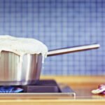 रसोईघर में दूध उबालने से बढ़ती है सकारात्मक ऊर्जा