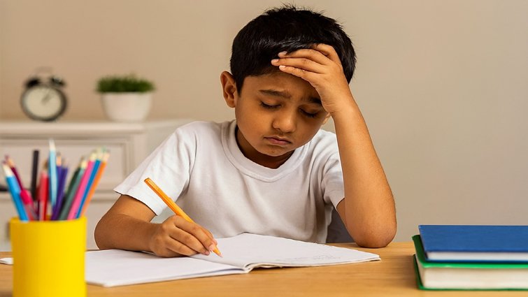 Study Pressure: बच्चों पर अत्यधिक पढ़ाई का दबाव क्यों है हानिकारक