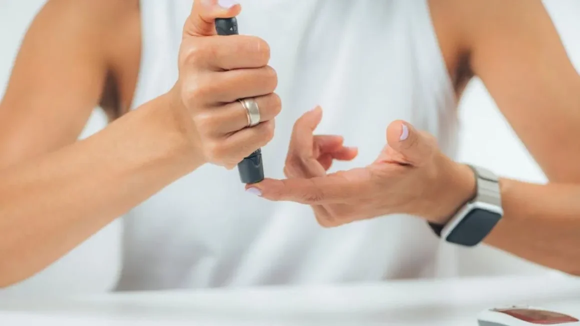 Insulin Resistance: इंसुलिन रेजिस्टेंस क्या है? जानें इसके लक्षण, गंभीर खतरे और बचाव के सटीक उपाय