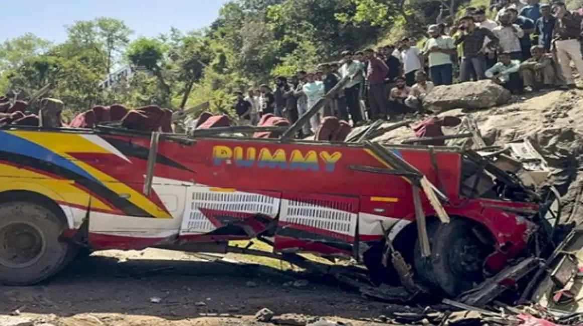 Udhampur Bus Accident : उधमपुर के रामनगर में बस का टायर फटने से भीषण दुर्घटना; 21 यात्रियों की मौत, कई अन्य गंभीर