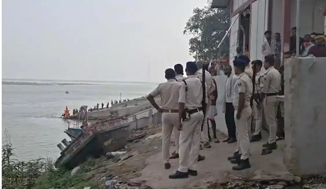 Boat Accident : बिहार के बाढ़ में बड़ा नाव हादसा, गंगा नदी में डूबे चौदह लोग, सर्च ऑपरेशन जारी