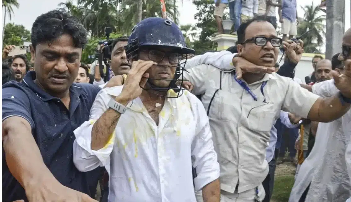 Sonarpur Attack : बंगाल के सोनारपुर में टीएमसी महासचिव अभिषेक बनर्जी पर हमला, पांच आरोपी गिरफ्तार