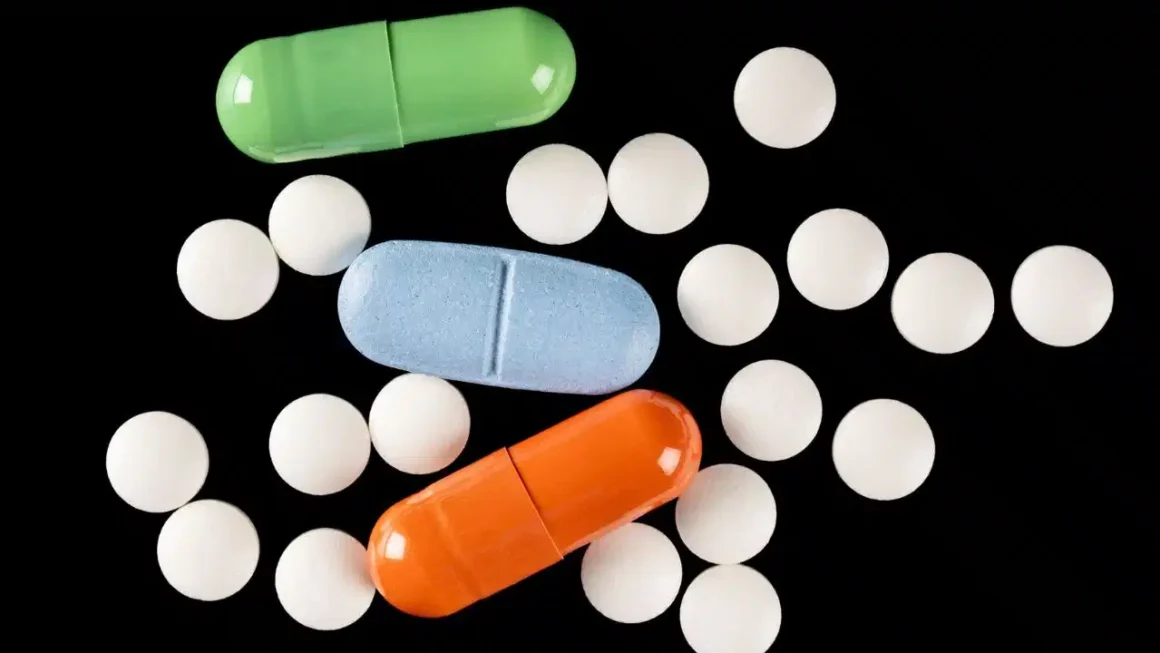 Antibiotic Resistance : बिना सलाह एंटीबायोटिक दवाएं खाने से बढ़ा मौत का खतरा, मेडिकल रिपोर्ट में खुलासा