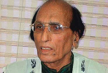 Bashir Badr Death : प्रसिद्ध शायर बशीर बद्र का निधन, उर्दू अदब का एक सुनहरा युग समाप्त