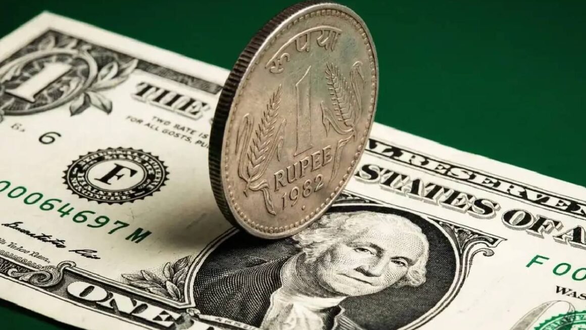 Rupee vs Dollar: डॉलर पर भारी पड़ा भारतीय रुपया, रिकॉर्ड गिरावट के बाद जबरदस्त बाउंसबैक से दुनिया हैरान