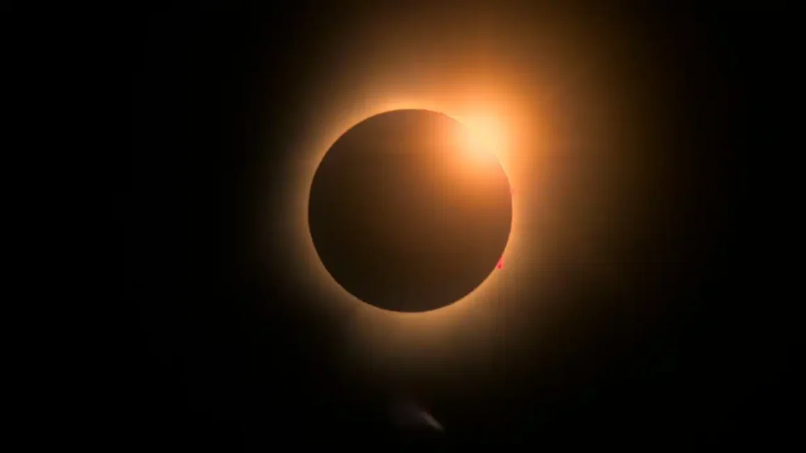 Solar Eclipse 2026 : अगस्त में दिखेगा दुर्लभ नजारा, जानें समय और सूतक काल की जानकारी