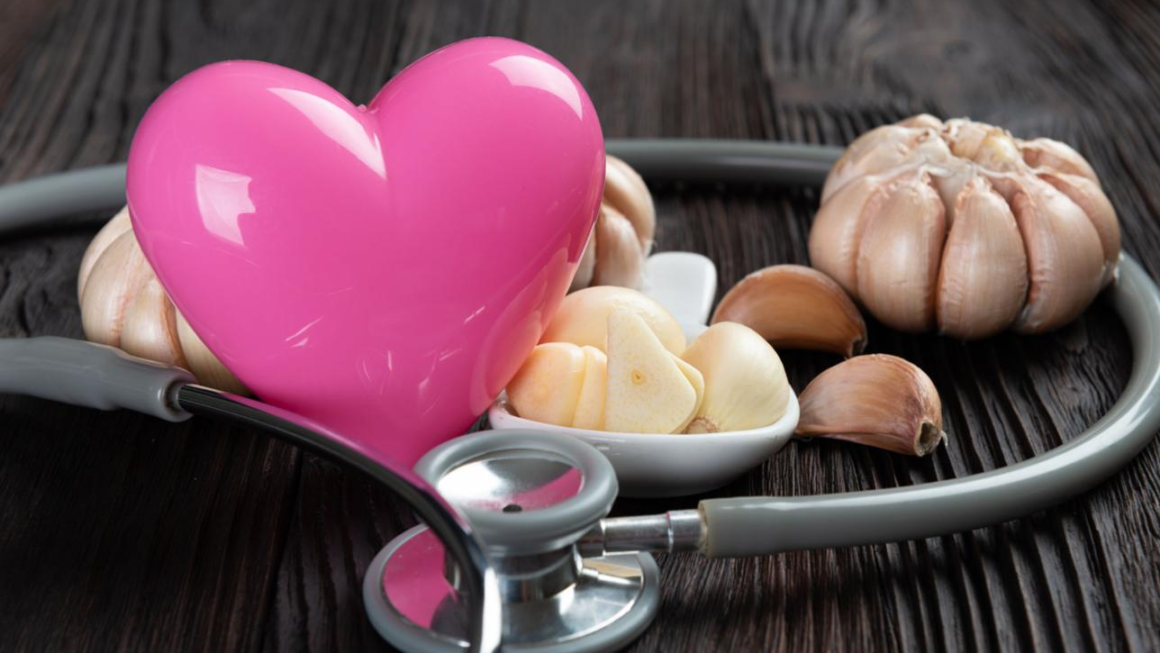 Heart Blockage Symptoms : क्या लहसुन हार्ट ब्लॉकेज दूर कर सकता है? जानिए डॉक्टरों की राय और इसके लक्षण