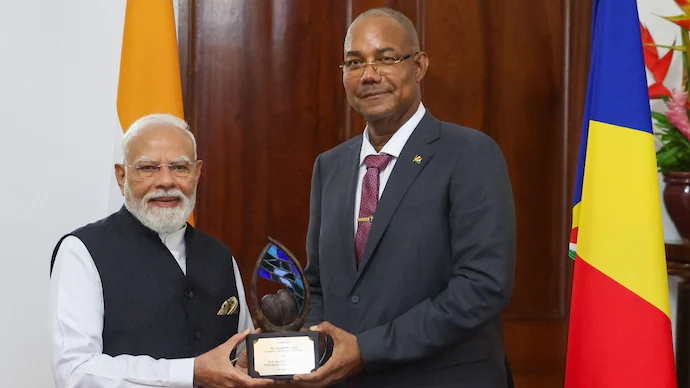 PM Modi Seychelles Award : सेशेल्स ने PM मोदी को गॉर्डियन ऑफ द ब्लू होराइजन सम्मान से नवाजा, बना नया इतिहास