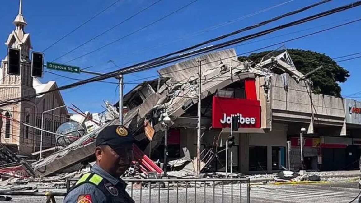 Philippines Earthquake : फिलीपींस में 7.8 तीव्रता का भयंकर भूकंप, तबाही के बाद 3 मीटर ऊंची सुनामी का अलर्ट