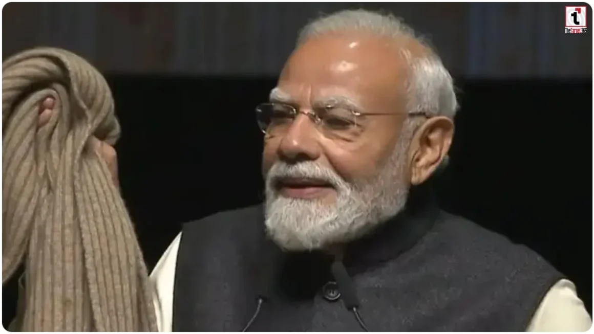 PM Modi New Zealand Visit: पीएम मोदी ने न्यूजीलैंड दौरे पर सुनाया भावुक किस्सा, 25 साल पुराने मफलर का जिक्र