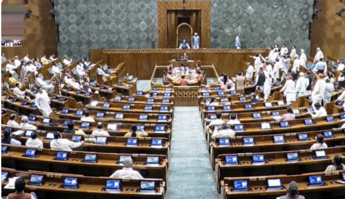 Vande Mataram Bill Passed: लोकसभा में भी पास हुआ बिल, विपक्ष का जोरदार हंगामा