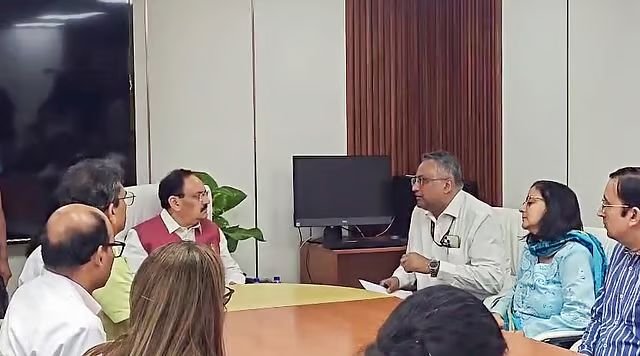 JP Nadda RML Hospital Visit: घायलों से मिले स्वास्थ्य मंत्री, डॉक्टरों संग की अहम समीक्षा बैठक