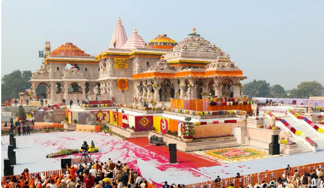 Ayodhya Ram Mandir: चढ़ावा चोरी के बाद बड़ा फेरबदल, अनिल मिश्रा के करीबी समेत 2 लोगों की छुट्टी