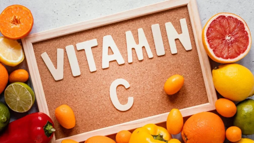 Vitamin C in Monsoon: सर्दी-जुकाम से बचाएगा Vitamin C, मानसून में डॉक्टरों की ये सलाह जरूर मानें हर दिन