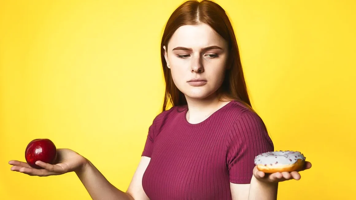 Weight Loss: वेट लॉस के दौरान क्यों बढ़ती है मीठे की क्रेविंग? डॉक्टर ने बताई वजह